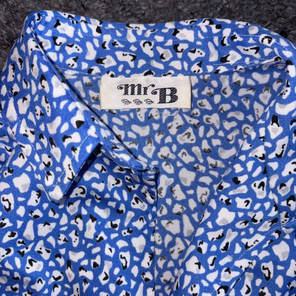 Mr. B Blue and White Abstract Print Sleeveless Button-Down Tank Top